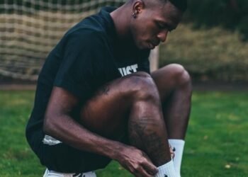 Viní Jr rescinde su contrato con Nike
