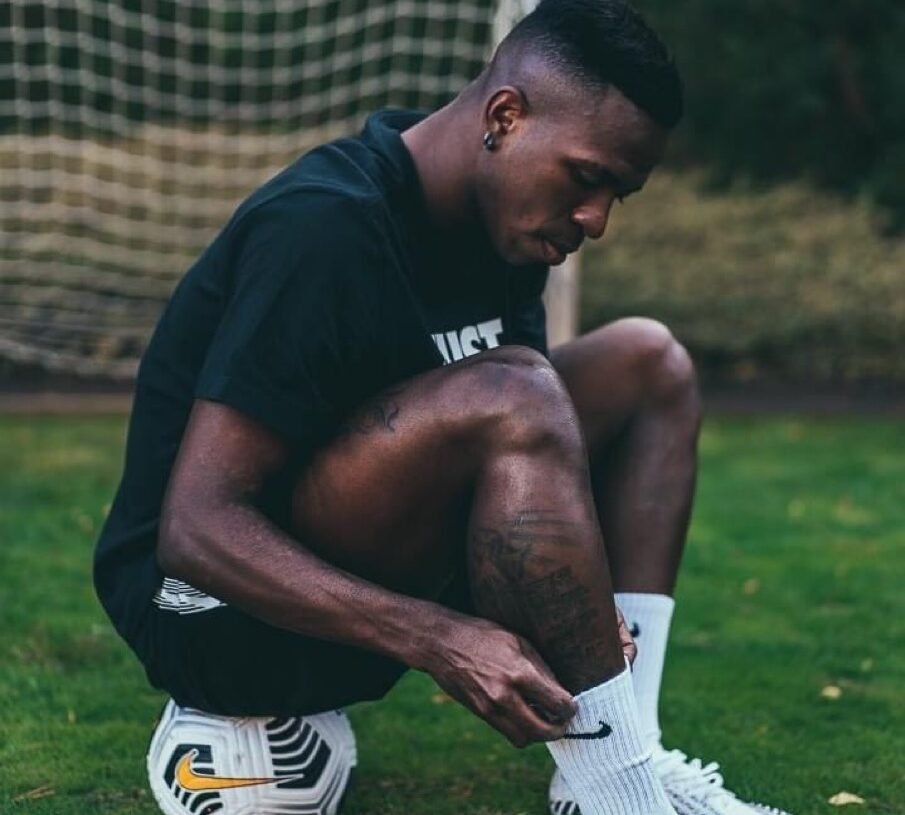 Viní Jr rescinde su contrato con Nike