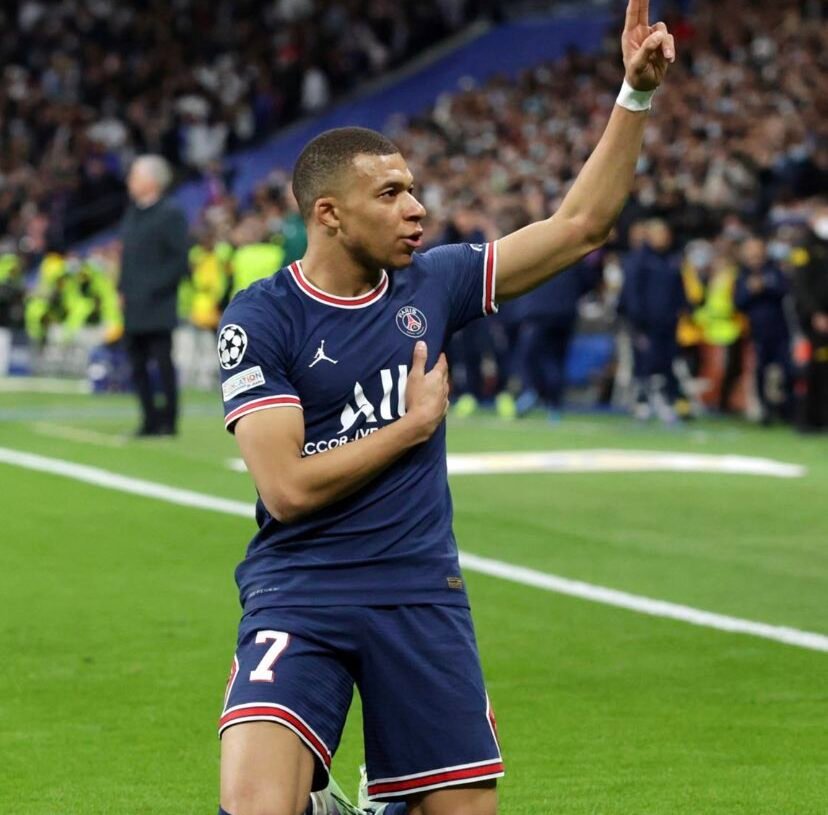 “El Real Madrid considera el año 2024 como el momento propicio para un posible acuerdo con Kylian Mbappé”