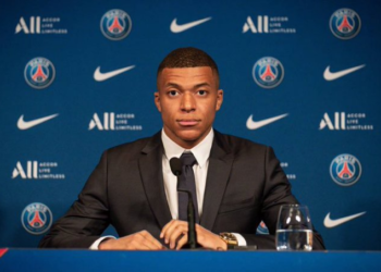 La continuidad de Mbappé es un problema para el PSG, según The Athletic.