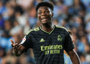 Muchas novias para Tchouamení, vía Relevo.