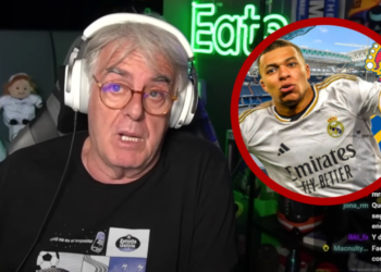 Jarro de agua fría de Siro López sobre Mbappé.