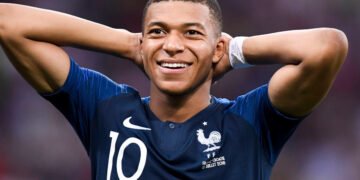 Mbappé se enfrenta al ultimátum del PSG: renovar o ser vendido, de lo contrario no jugará esta temporada