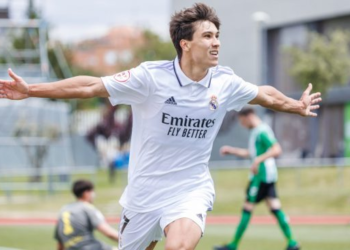 Otro canterano entrena con la primera plantilla