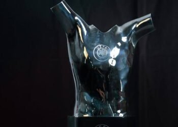 No aparece en el T10 de la UEFA como BEST PLAYER apesar de sus números