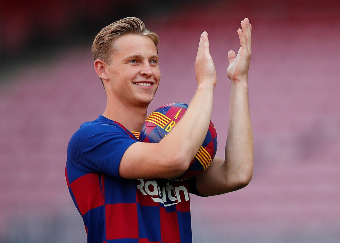 Frenkie de Jong no define su renovación