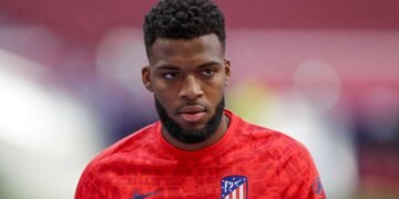 Lemar se salió en camilla por una rotura en el tendón de Aquiles