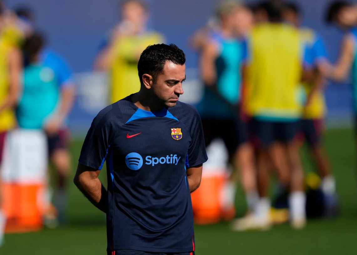 El vídeo de Xavi saludando a TODOS, excepto el crack que le dejó PLANTADO
