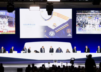 PELOTAZO BLANCO, CASI 1000 MILLONES POR PRIMERA VEZ EN LA HISTORIA