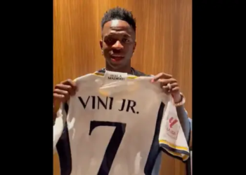 Ayer Florentino y hoy Vinicius graba ESTO para la niña a la que ROBARON SU CAMISETA