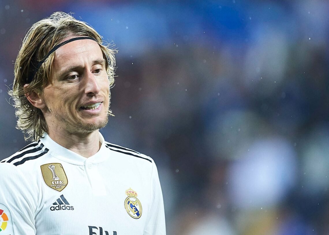 Golpe de Lesión para el Real Madrid: Luka Modrić se Pierde el Duelo contra Napoli y Probablemente ante Granada