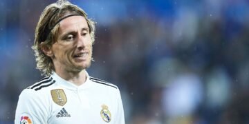 Golpe de Lesión para el Real Madrid: Luka Modrić se Pierde el Duelo contra Napoli y Probablemente ante Granada