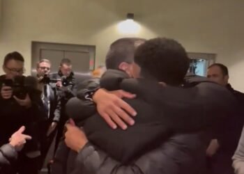 Jude Bellingham Se Reencuentra con su Padre Antes de Recibir el Golden Boy Award