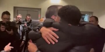 Jude Bellingham Se Reencuentra con su Padre Antes de Recibir el Golden Boy Award