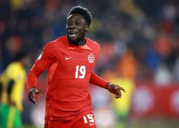 Real Madrid Adopta una Estrategia de Paciencia para el Fichaje de Alphonso Davies
