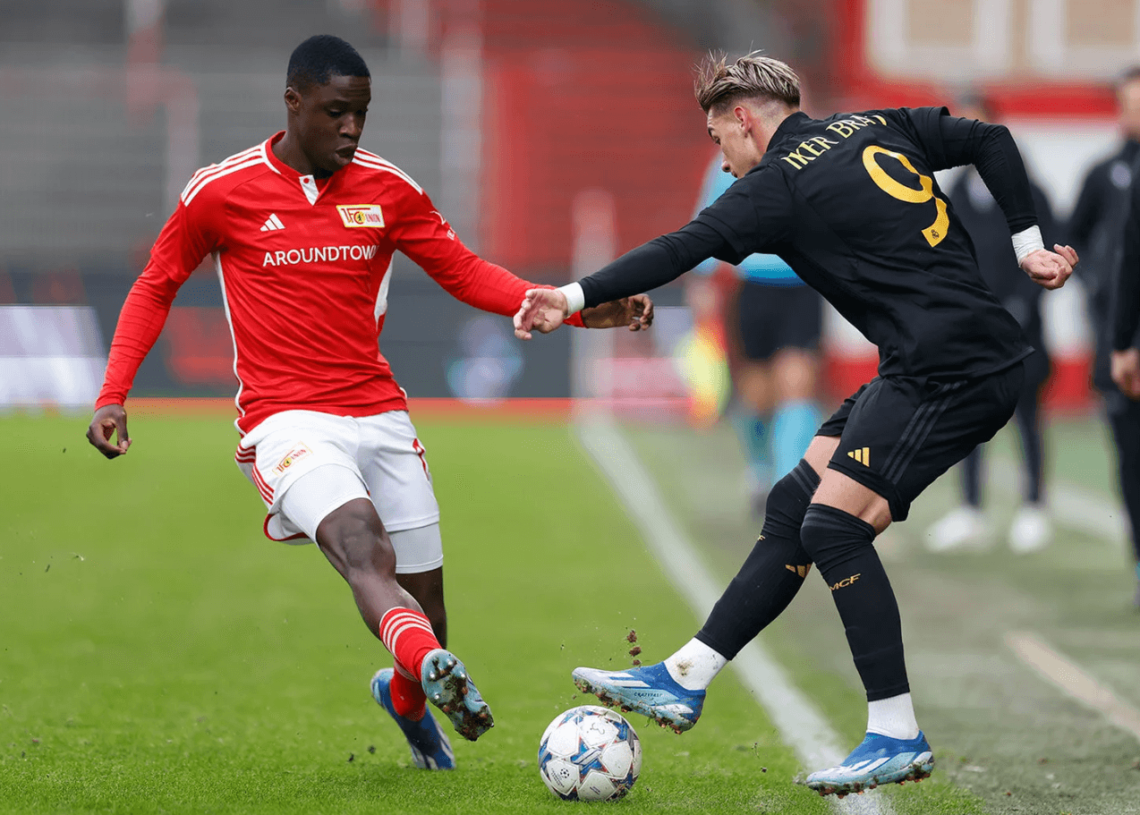 AGREDEN a este jugador del Real Madrid