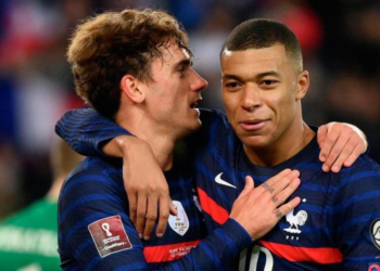 Griezmann da la Bienvenida a Mbappé