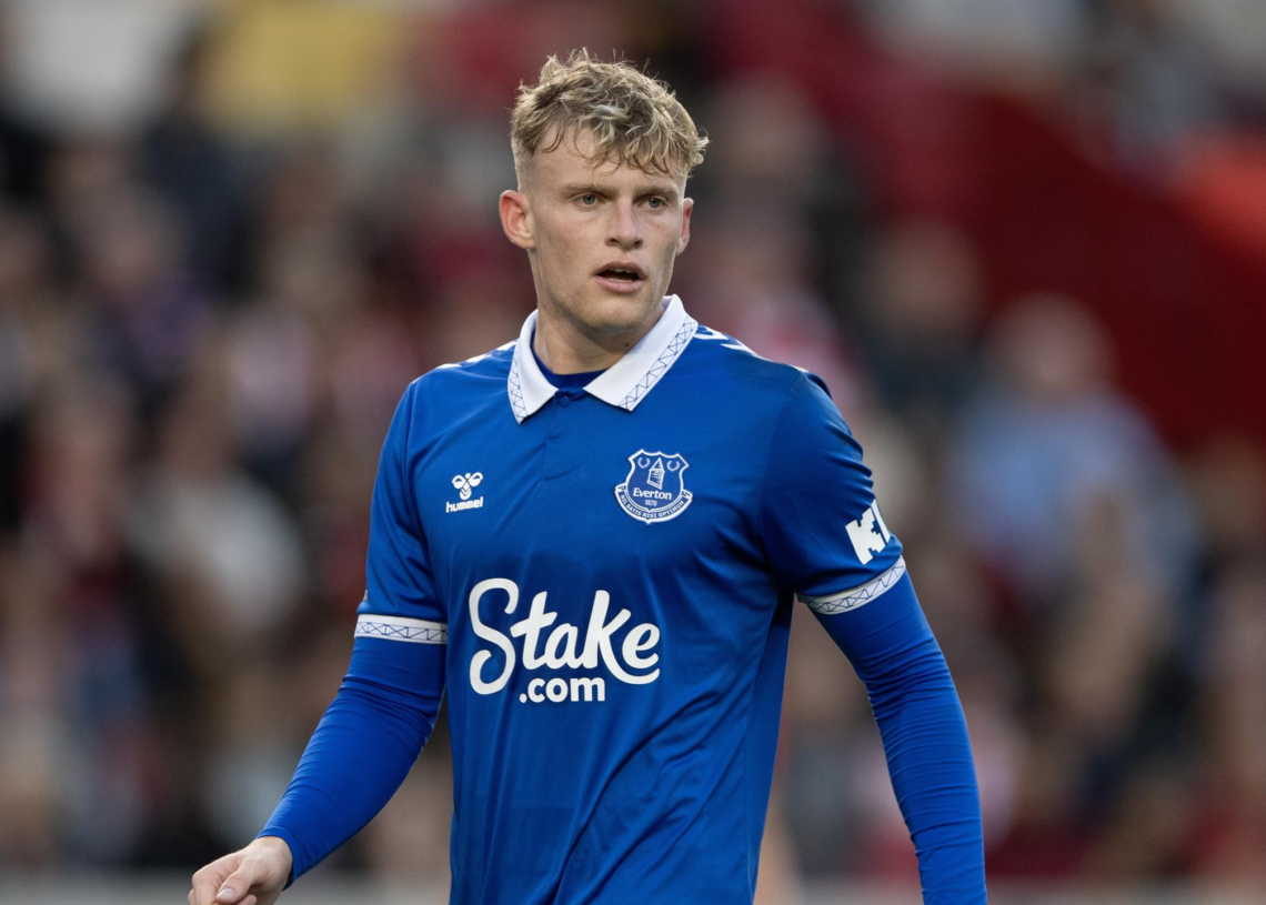 GUIÑAZO de este CENTRAL de moda en la Premier