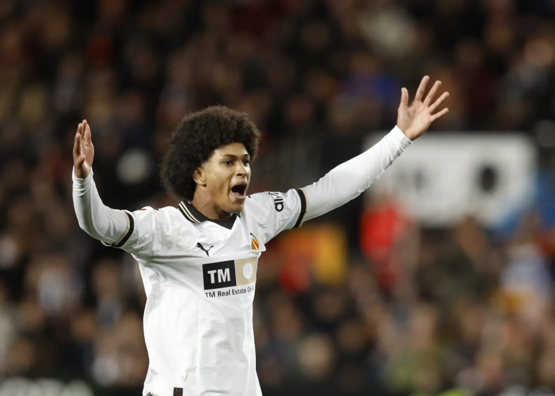 Federico CIERRA SUS RRSS tras un aluvión de insultos racistas