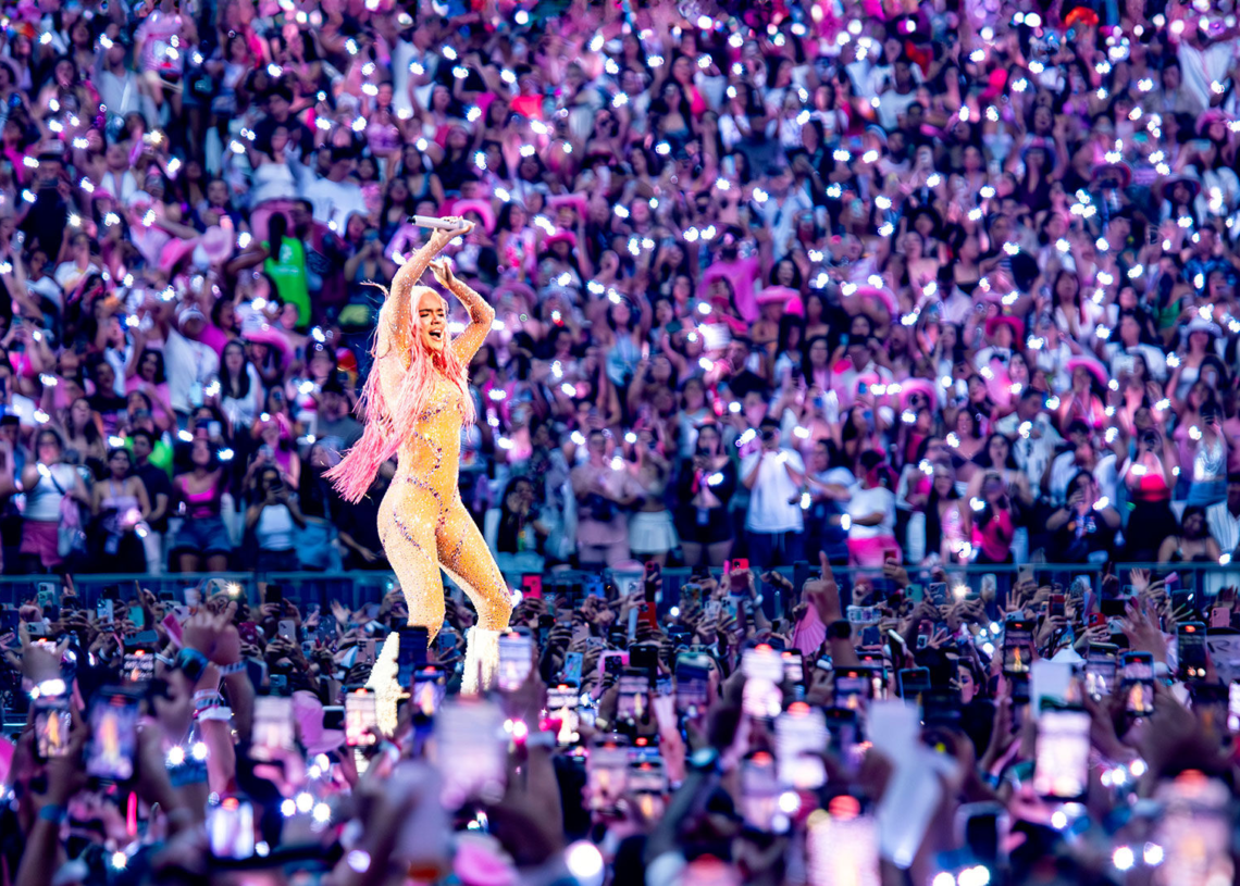 CHORREO de MILLONES de Karol G en el Bernabéu