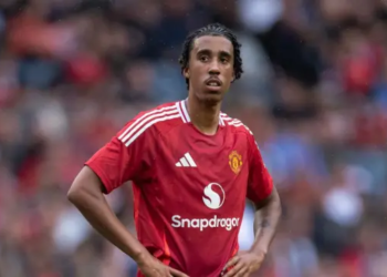 Yoro LESIONADO en su segundo partido con el United