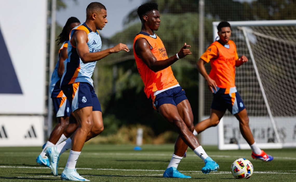 Primer entrenamiento de Mbappé con todos sus compañeros