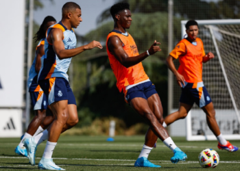Primer entrenamiento de Mbappé con todos sus compañeros