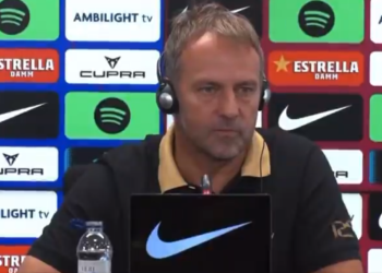 LECCIÓN de Flick a Xavi en su primera rueda de prensa